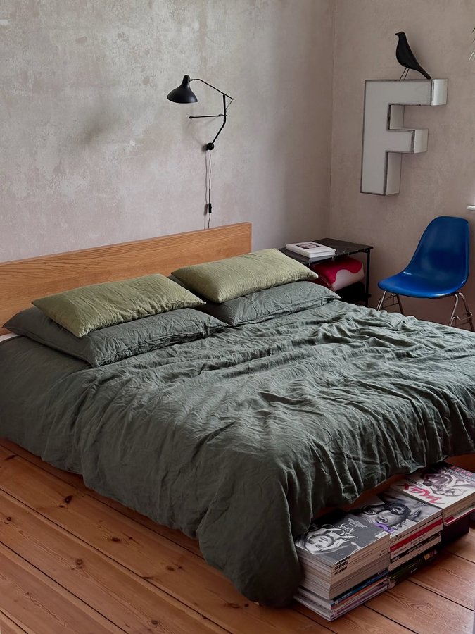 Instagram post by @r.a.u.f.a.s.e.r.b.e.r.l.i.n for ELLE DECOR. Caption reads: 25 09 25

bedroom situations ✌🏻✌🏻

[ad/werbung].