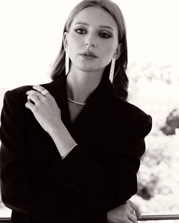 Instagram post by @diaanebt for Boucheron. Caption reads: [...] Film Festival, adorned in radiant @boucheron....