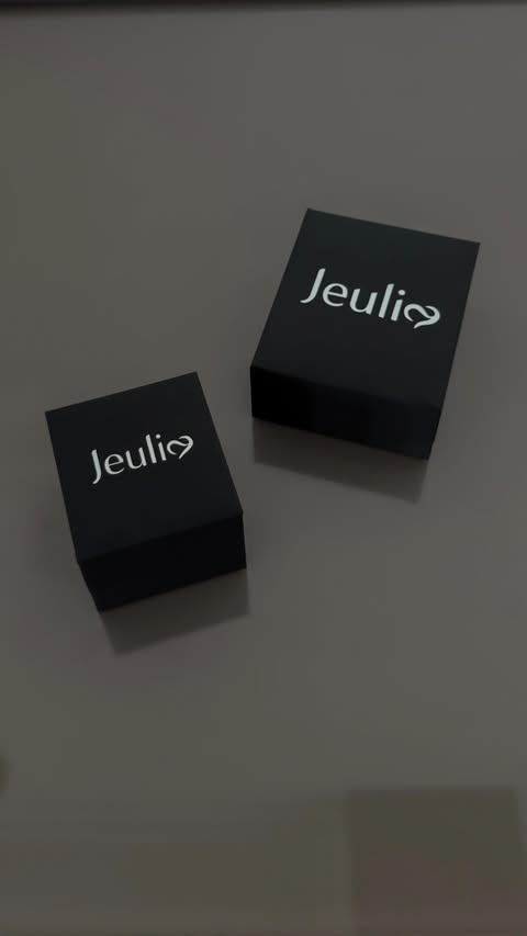 Instagram post by an influencer for Jeulia. Caption reads: @jeuliajewelry Love, sealed in a ring [...].