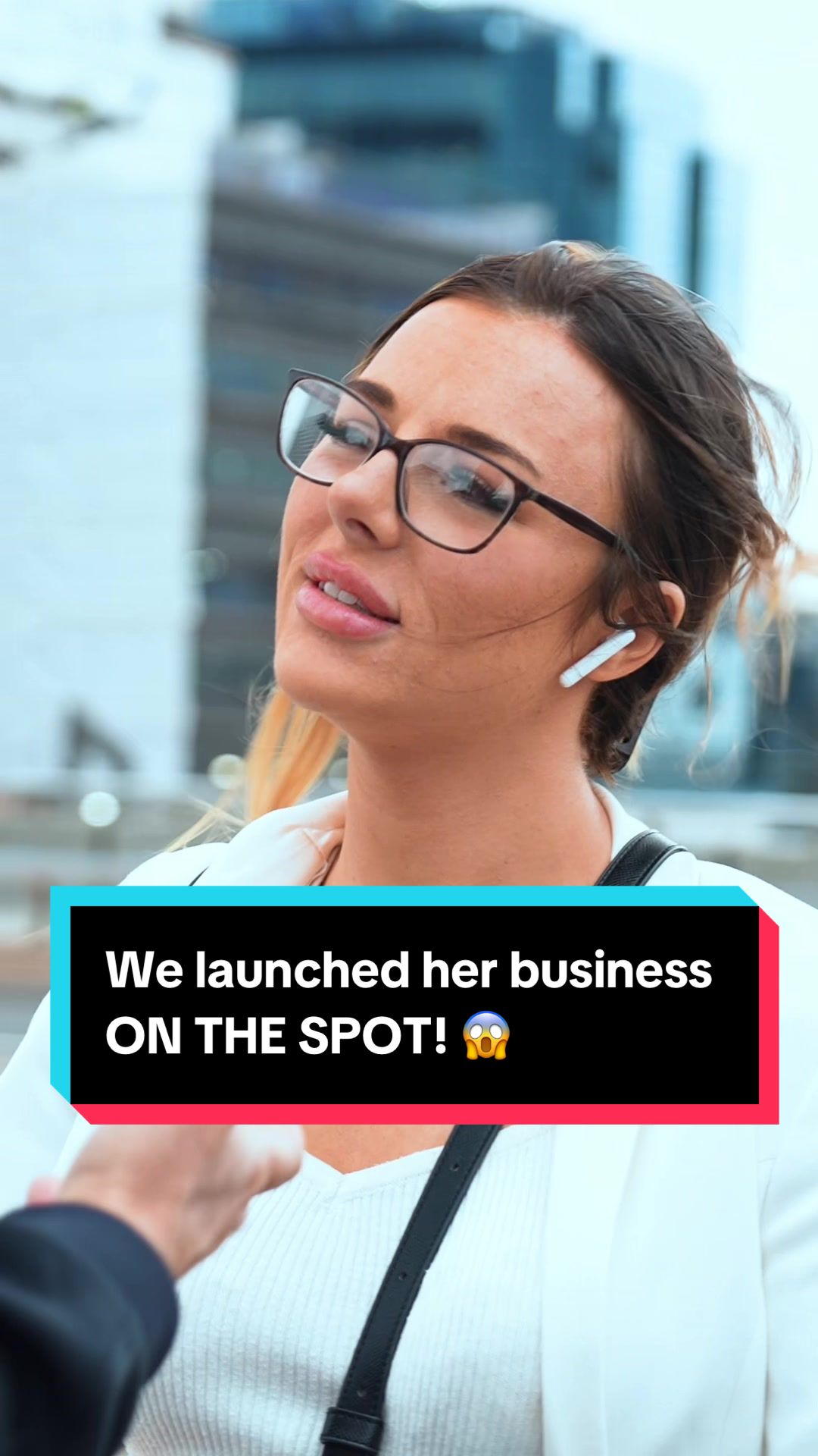 TikTok post by @simonsquibb for Fiverr. Caption reads: [...] can sign up through the link in bio 🔗....