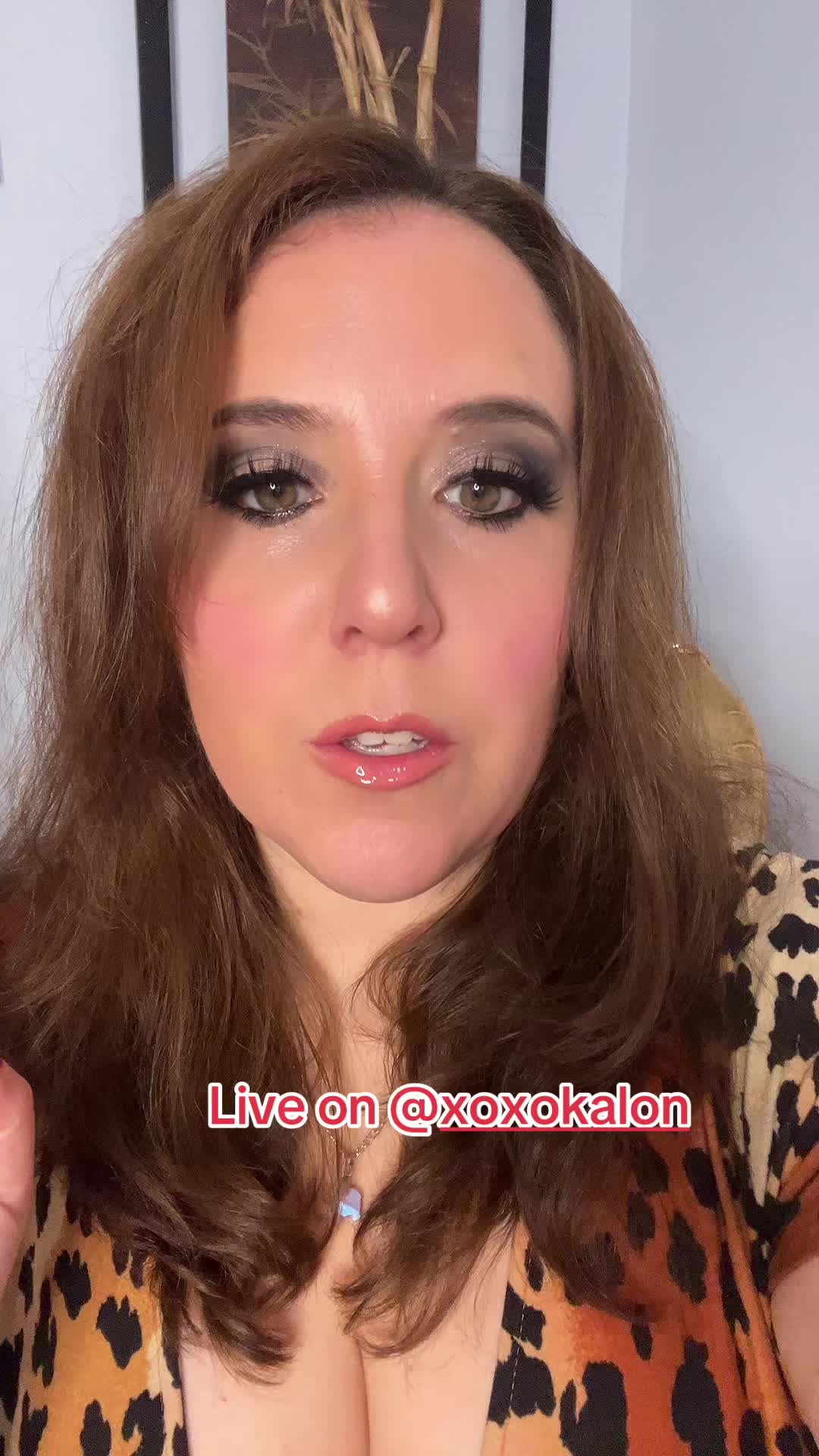 TikTok post by @thealiciashowontok for Xoxokalon. Caption reads: Live in 30 mins @xoxokalon #brasale.