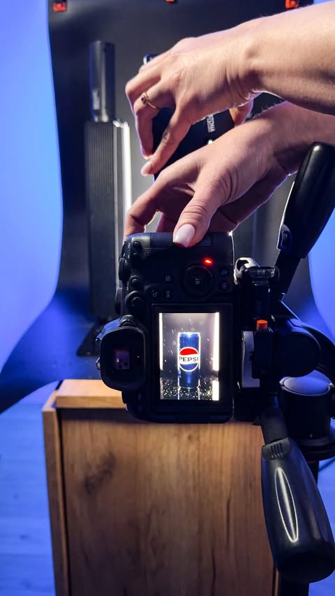 Instagram post by @photoshop._blog for Photoroom. Caption reads: [...] mess, cleanup 😅
AI product shoot = one....