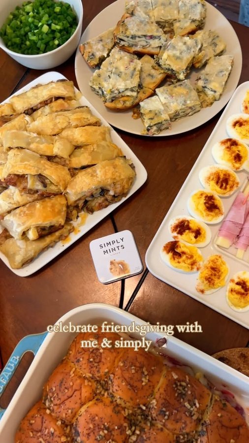 Instagram post by @jessieonthecoast for Simply Gum. Caption reads: Friendsgiving is NOT the day I wanna be dealing....