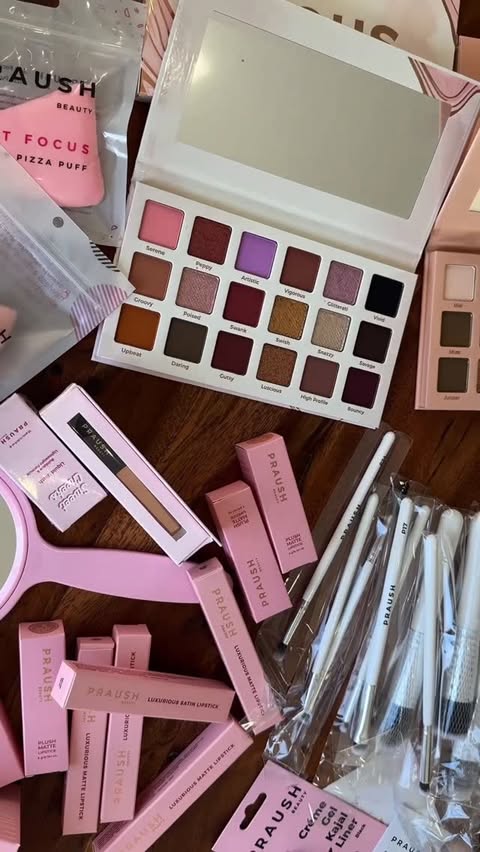 Instagram post by @blush_by_jaanvi for Praush Beauty. Caption reads: Here’s a step-by-step of my latest look created....