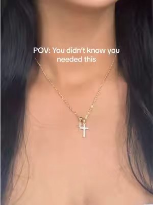 TikTok post by @brenda05.05 for VENOCO. Caption reads: [...] necklace ✨ #jewlery #daintynecklace....