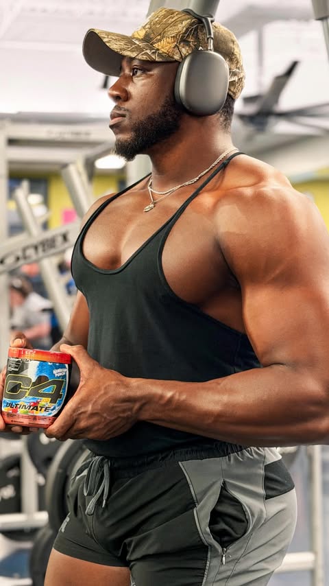 Instagram post by @noahjrichter for Cellucor. Caption reads: [...] a push day pick me up! 💪🏿🔋

🔋: @cellucor....