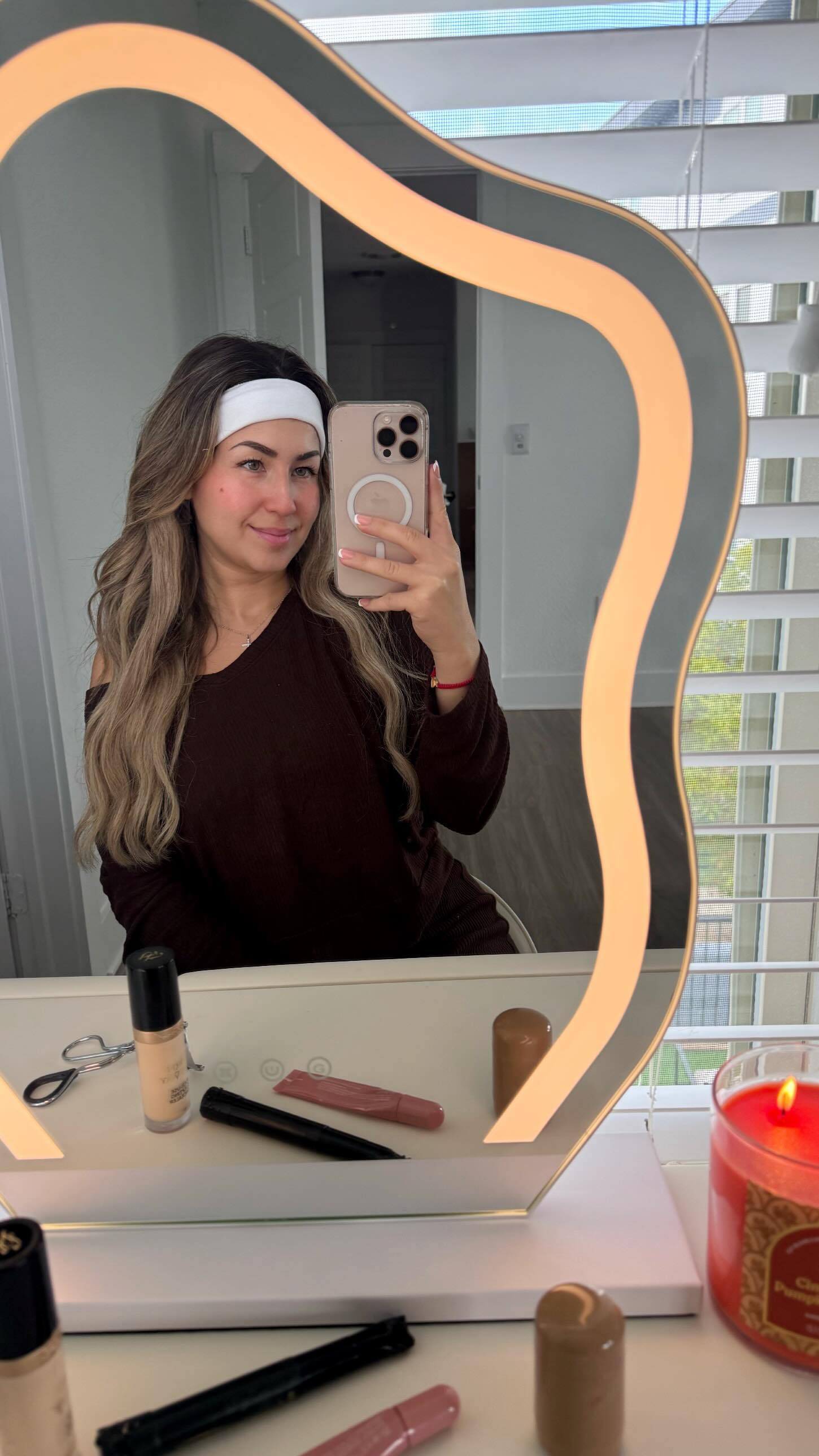 Instagram post by @navidadycocoa for Homary. Caption reads: Obsessed with how elegant and modern this....