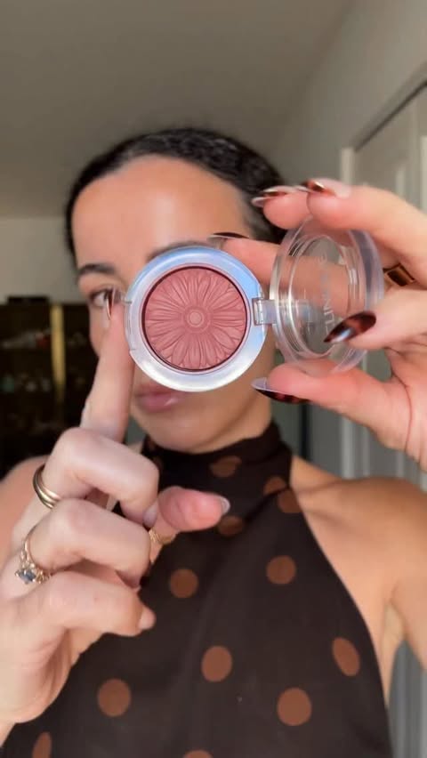 Instagram post by @makeupsessions for Clinique. Caption reads: Continuing with the blush series, a shade that I....