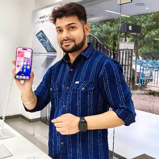 Instagram post by @adventures_with_raj17 for Imagine Apple Premium Partner. Caption reads: #ad #MishtiSmart

11th ANNIVERSARY OFFERS....