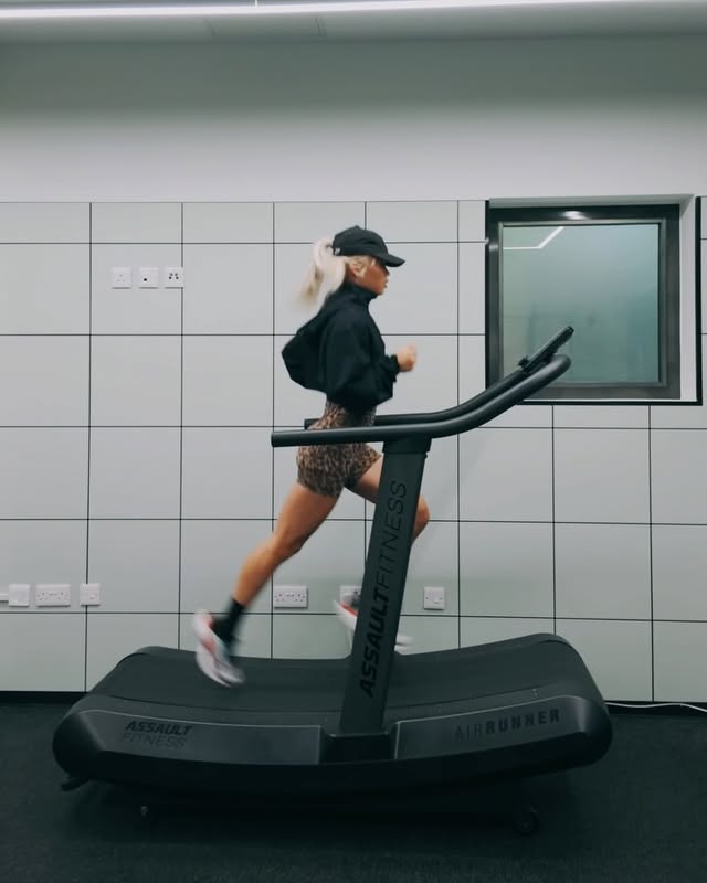 Instagram post by @kalia.lai for Saucony. Caption reads: Delivered: race day shoes 🇬🇧👟📦 ad @saucony_eu....