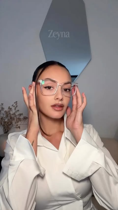 Instagram post by @paulatomasp for Zeelool. Caption reads: Three of my favorite @zeelool glasses💙
- Zeyna
-....