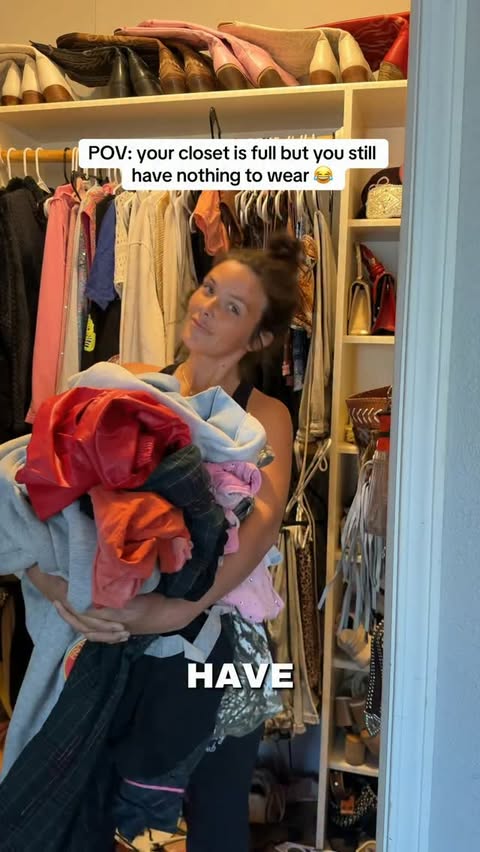 Instagram post by @savannah.marable for Vinted. Caption reads: [...] is getting her closet space BACK 🙌🏻....