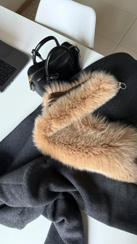 Instagram post by @estersonrisas for Levi's. Caption reads: [...] style 👠 am I the only one?

Brown set....