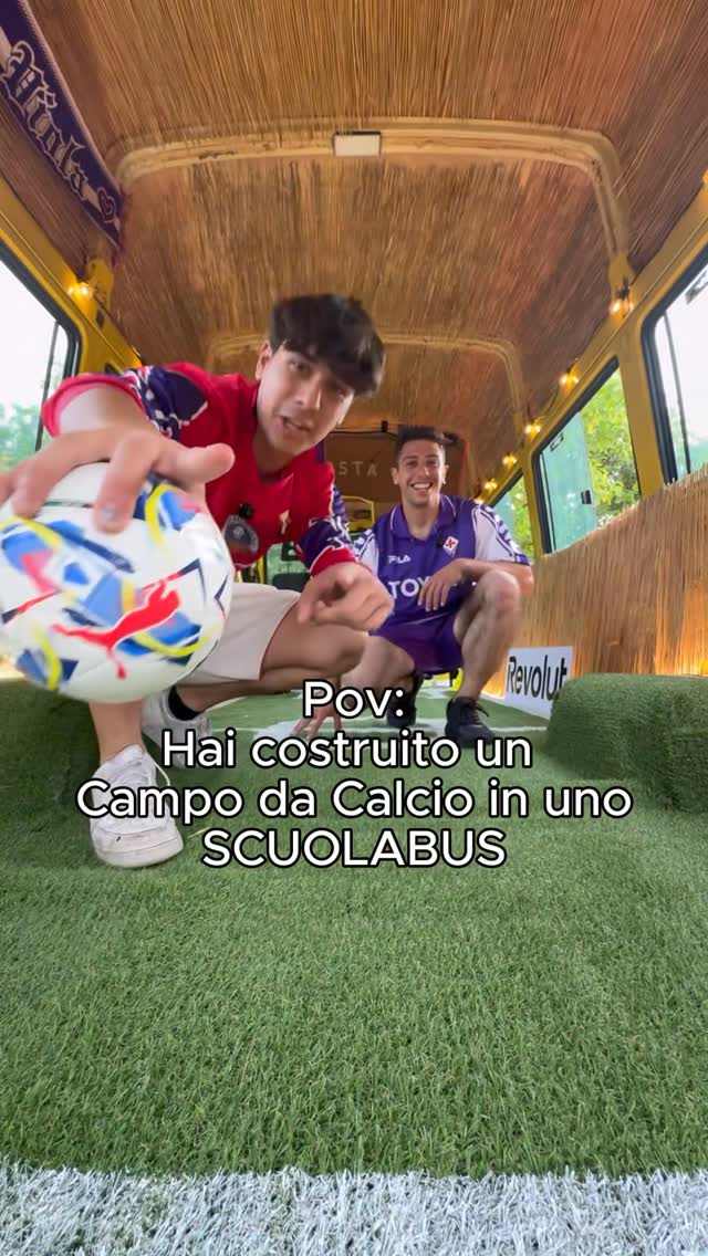 Instagram post by @du.toscani for Revolut. Caption reads: Calcio a 5 in uno SCUOLABUS?! 🫣❤️‍🔥

Questa....