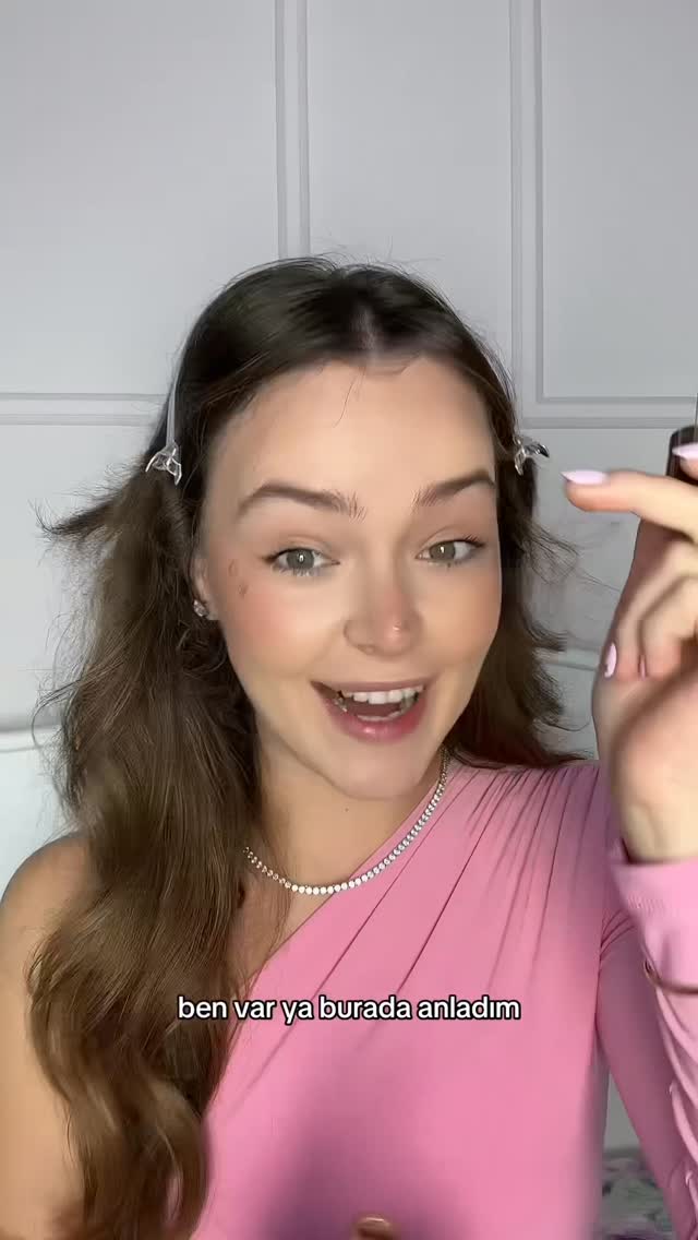 Instagram post by @aysubassar for Oriflame. Caption reads: Kızlar neler yaşadım neler😓😓 yıllarca anlatsam....