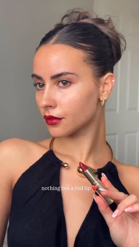 Instagram post by @francescafairey for Chantecaille. Caption reads: [...] lip theory >> 

a festive hack using....