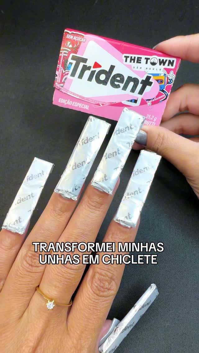 Instagram post by @lalarileite for Mercado Livre. Caption reads: Meu chiclete favorito até nas unhas 💅🏼🩷 sem....