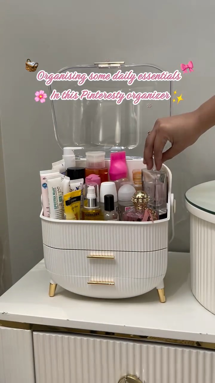 Instagram post by @that_glamgirl.__ for Daraz. Caption reads: Links is in my “Daraz finds”Highlights💓
.
Sale is....