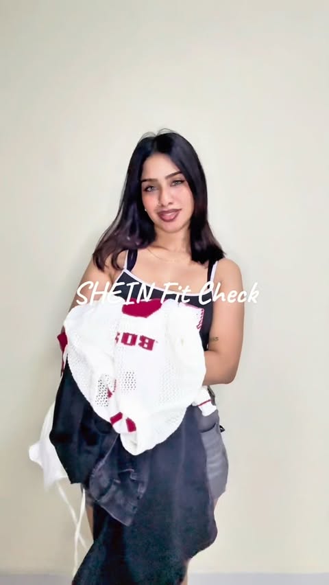 Instagram post by @priincessss_19 for SHEIN Malaysia. Caption reads: [...] on SHEIN to enjoy more discount!....