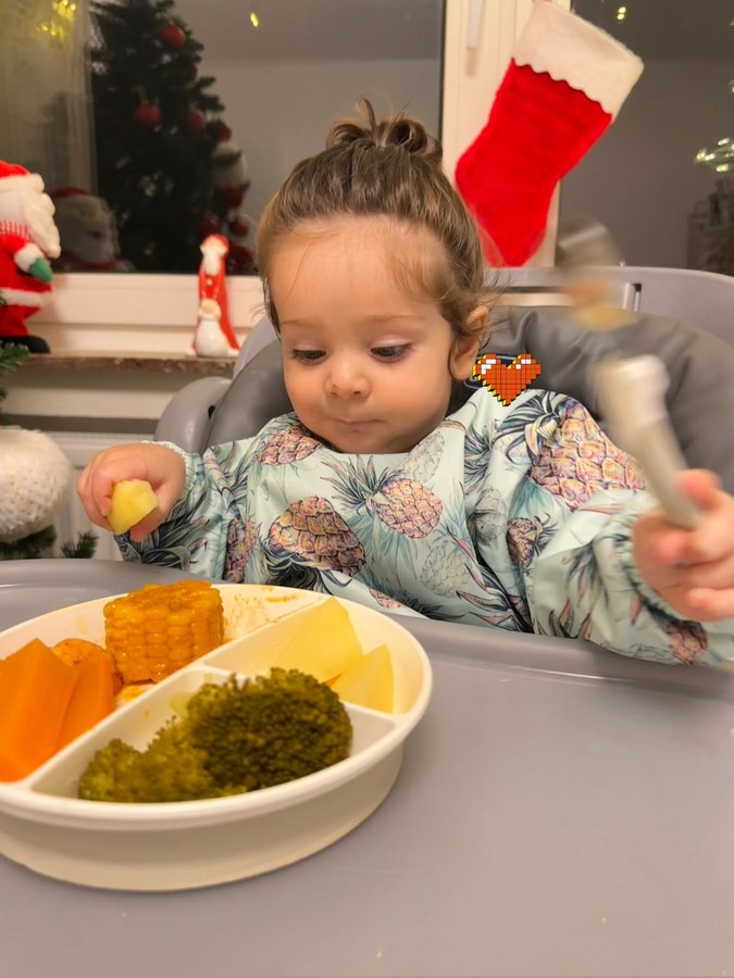 Instagram post by @rem_faisall for Twistshake. Caption reads: TWISTSHAKE

BLACK FRIDAY SALE at @twistshakebaby....