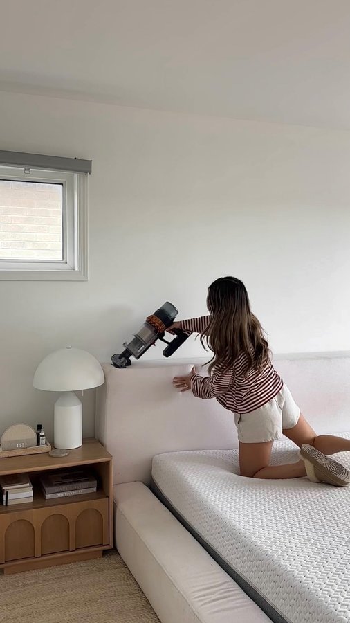 Instagram post by @emilyrogs for Brooklinen. Caption reads: new linens for the winter season ❄️🤍 swapped out....