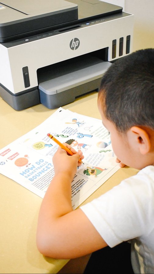 Instagram post by @_growinglittlehumans_ for HP. Caption reads: Who knew the secret ingredient at dinner wasn’t....