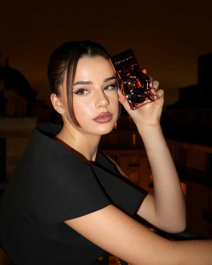 Instagram post by @nila for Michael Kors. Caption reads: the scent of confidence @michaelkors 
*ad.