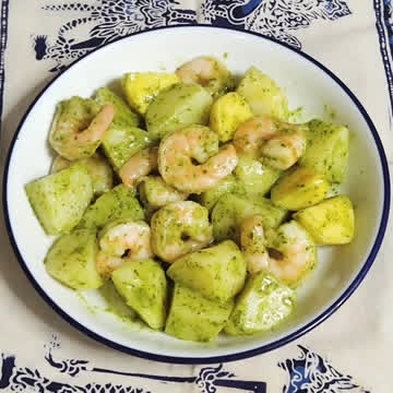 Instagram post by @noriko__kudo for ESSEonline. Caption reads: ESSEの「おうちdeセミナー」に参加し🌿パルシステムの産直バジルのジェノベーゼソース🌿をお試し....