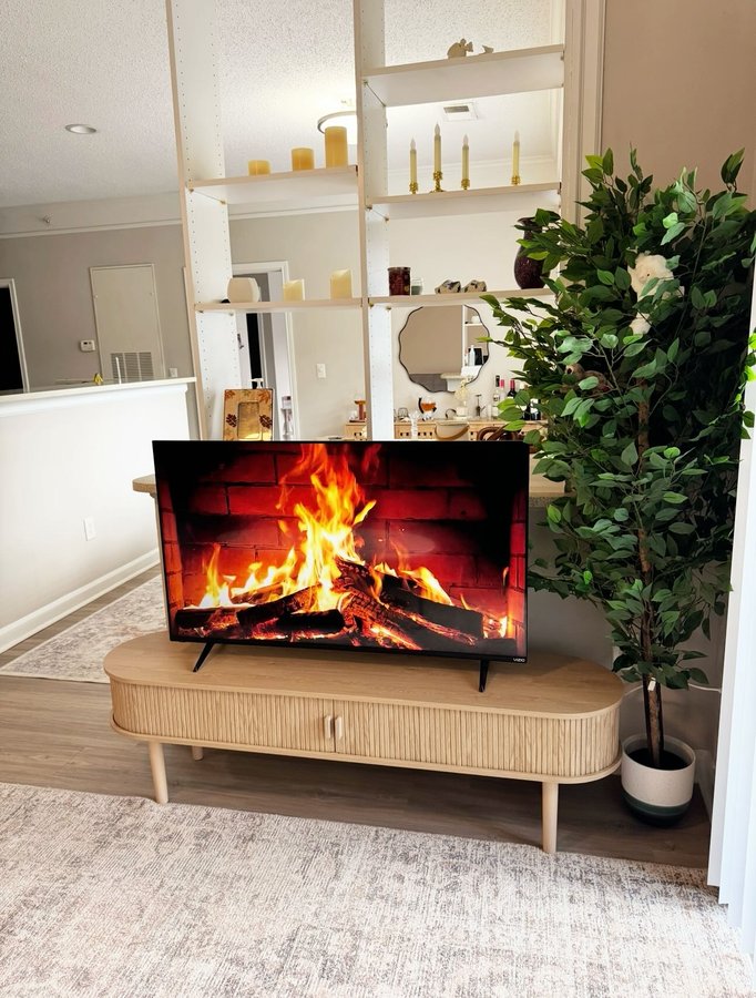 Instagram post by @clovermom_coygirl for Giratree. Caption reads: ✨ A modern touch that transforms the home 💫
🖤....