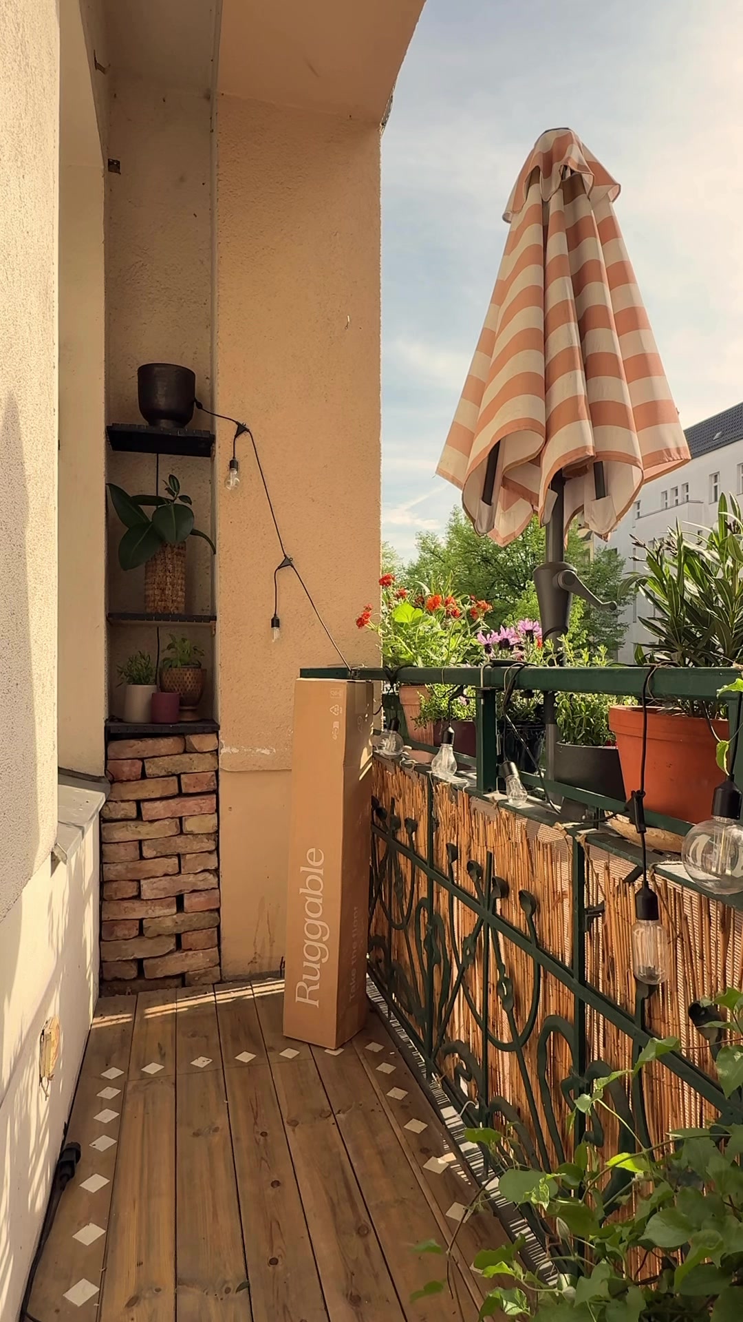 TikTok post by @berlin.interior for Ruggable. Caption reads: [...] aus meiner Kollektion bei @Ruggable : 1.....