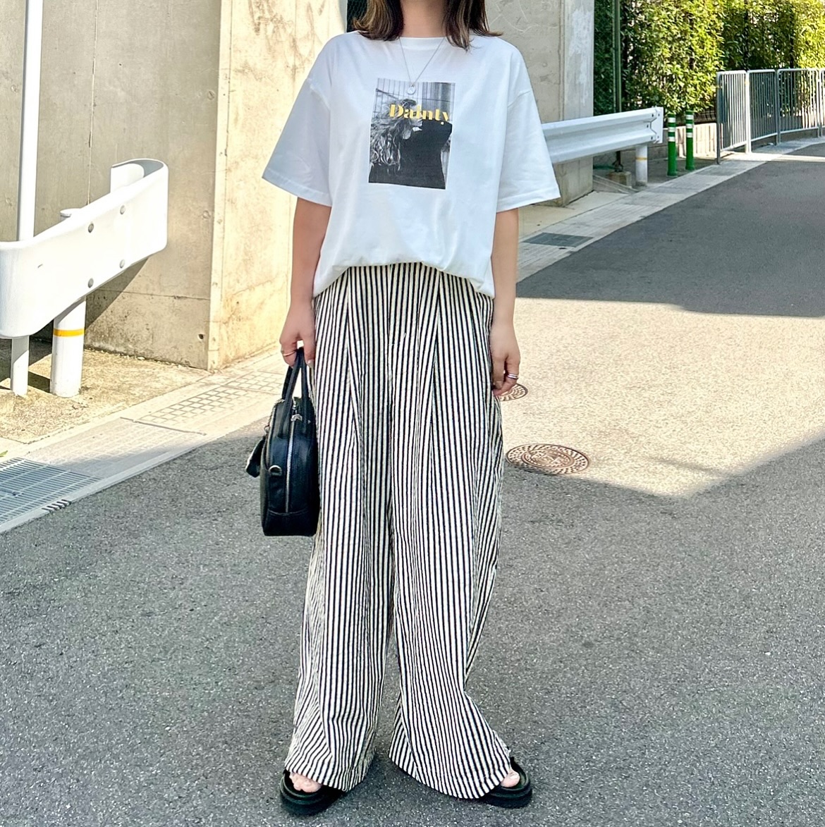 Instagram post by @__ri__ha for SELECT MOCA. Caption reads: 可愛いTシャツは何枚あっても困らん🥹🌼
これ、プリントもイエローロゴもどタイプすぎる🤦🏽‍♀....