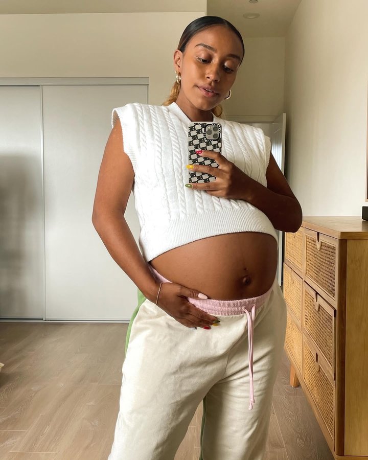 Instagram post by @evelynnworld for Lisa Says Gah. Caption reads: [...] baby says gah! baby human and i for....