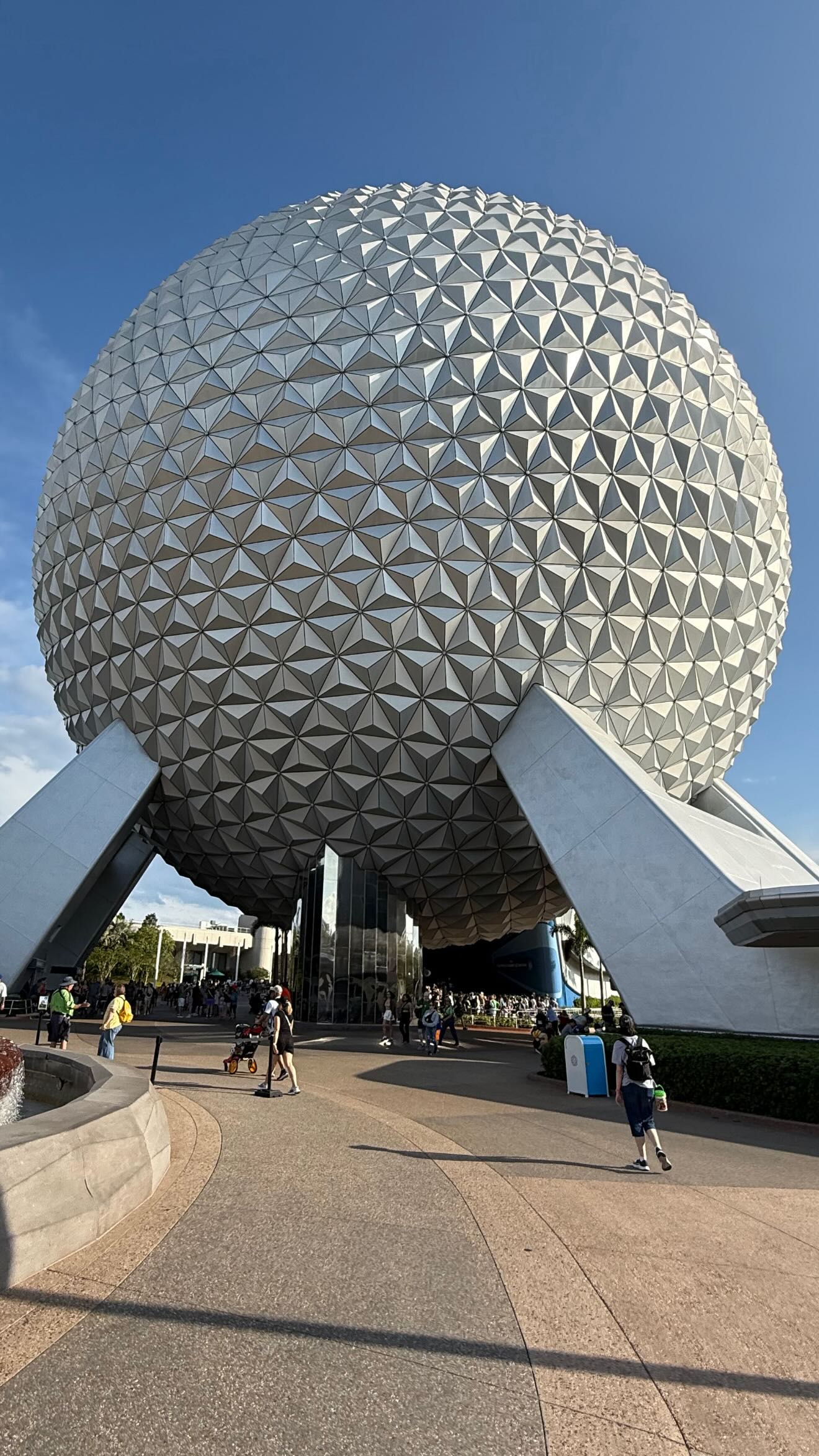 Instagram post by @davidvaughn for Undercover Tourist. Caption reads: Walt Disney World DEAL ALERT! 🚨 Save up to 35% on....