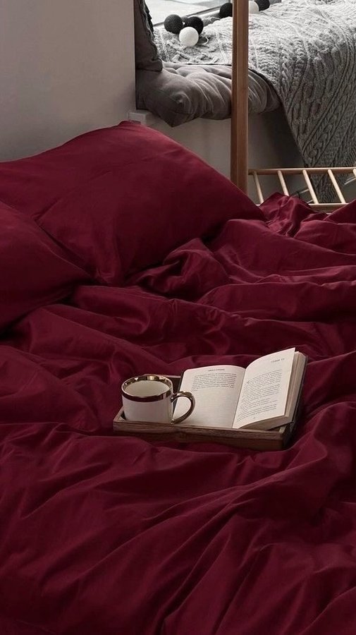 Instagram post by @iellenah for Moshi Kids. Caption reads: [...] fall asleep? 😴 The Moshi app by....