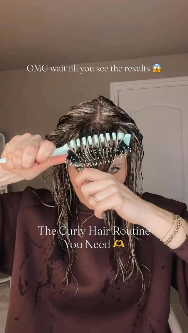 Instagram post by @curlykiet for BounceCurl. Caption reads: The Curly Hair Routine You Need 🤩 Comment NEED IT....