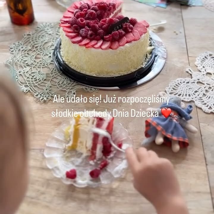 Instagram post by @aniawlodarczyk for Grycan. Caption reads: 🌸 Paznokcie pomalowane, kwiaty zebrane, serwetki....