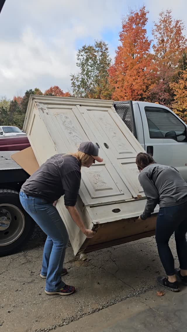 Instagram post by @savedbydesign.tn for Giraffe Tools. Caption reads: Who can afford to waste floor space⁉️ Mounting....