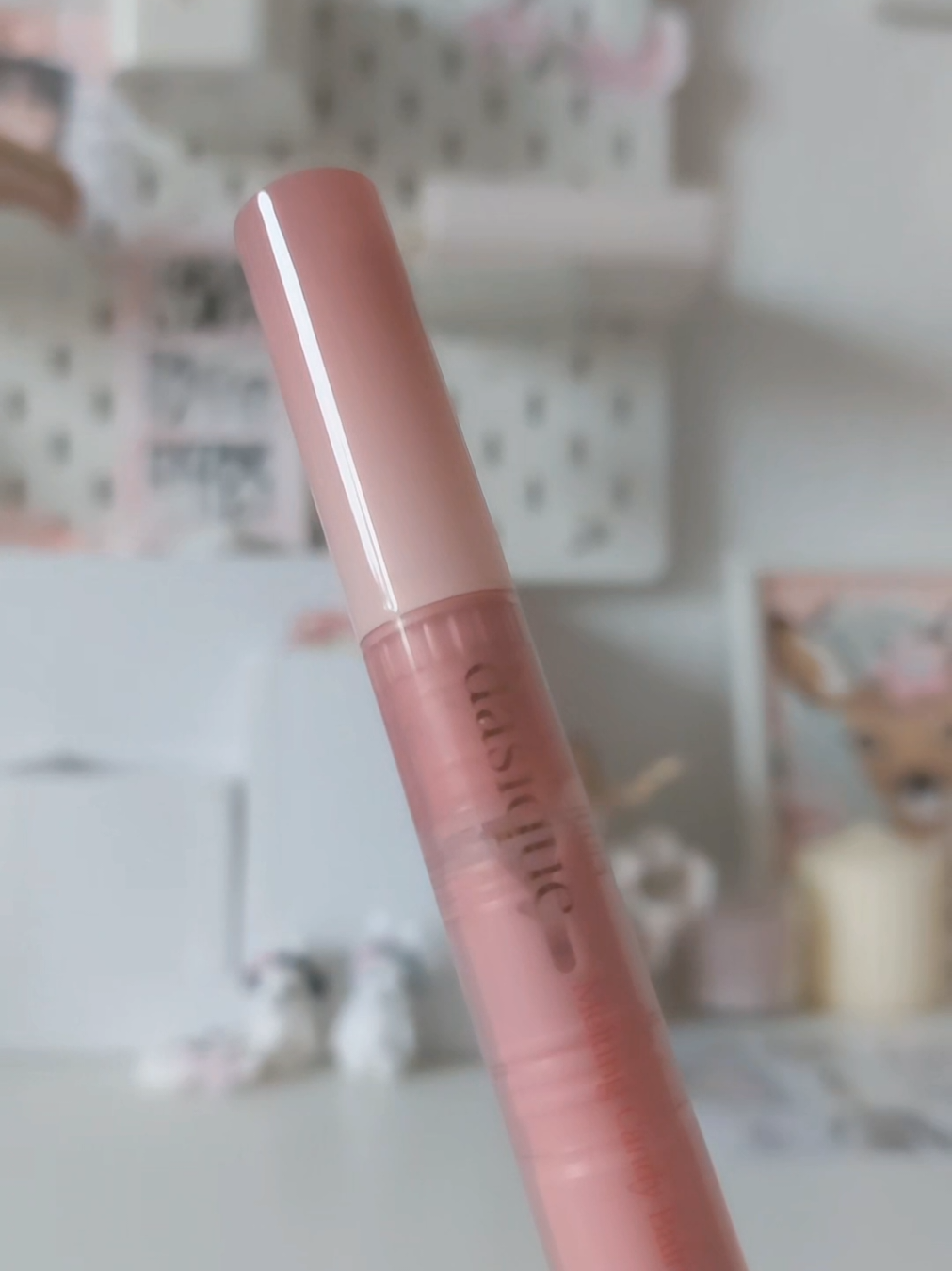 TikTok post by @_love_lia for Dasique. Caption reads: [...] L0VEL1A #YesStyle #YesStyleInfluencers....