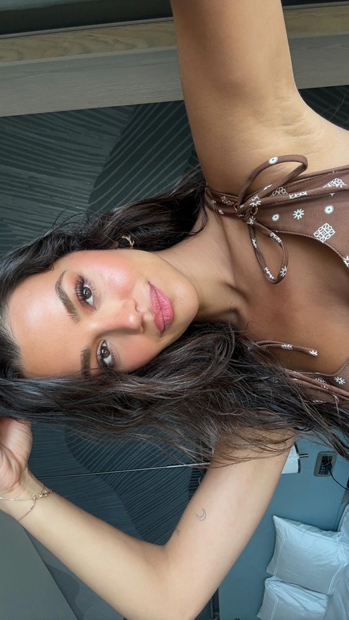 Instagram post by @selinyagcioglu for SAGAZA. Caption reads: #grwm with @sagaza #SagazaxSelinYagcioglu

#reklam.