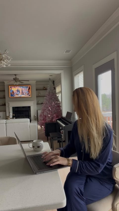 Instagram post by an influencer for Ekouaer Sleepwear. Caption reads: Cozy nights start with the right pajamas ✨ I’ve....