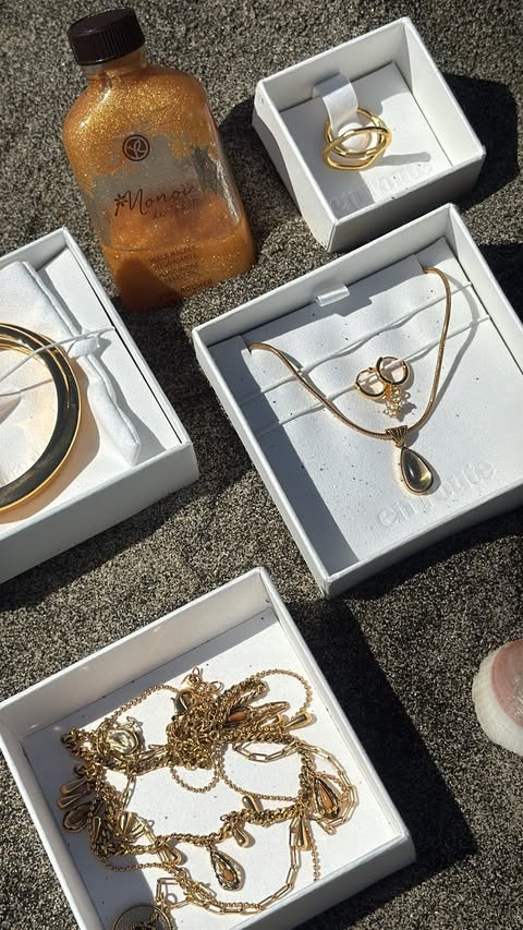 Instagram post by @_loulou_toussaint for En Route Jewelry. Caption reads: [...] ✨ So happy to collaborate with....