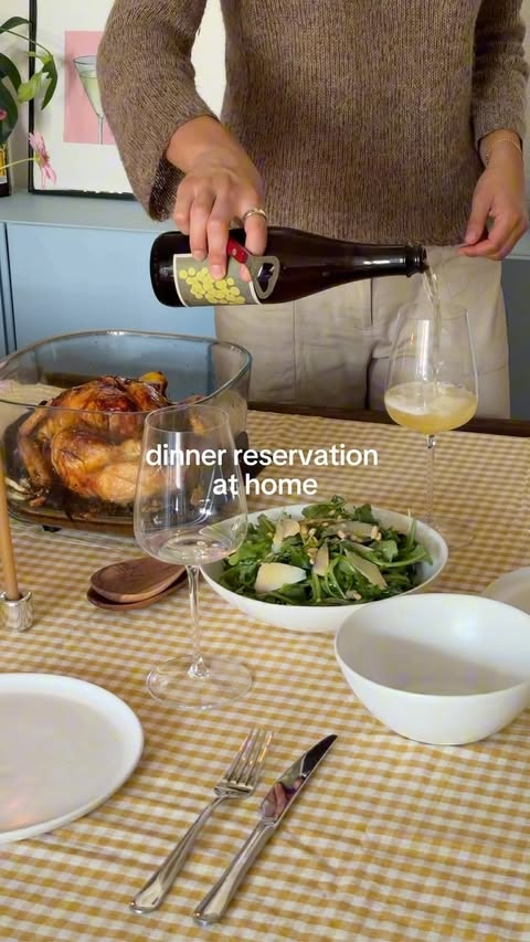 Instagram post by @viclauren_ for Ninja Kitchen. Caption reads: [...] dinners and leftovers made easy with....