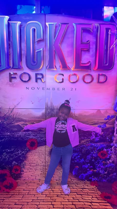 Instagram post by @stori_sevyn for KIND Snacks. Caption reads: ✨🩷 Private Screening Vibes! 💚✨
Got invited to a....