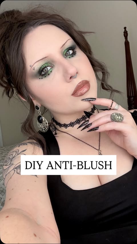 Instagram post by @halle.sparkles for Judydoll. Caption reads: [...] @themobbeauty cream clay blush “m73”*....