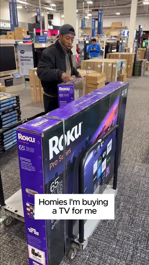Instagram post by @weeklyhomecheck for Roku. Caption reads: [...] of my favorites things with this new....
