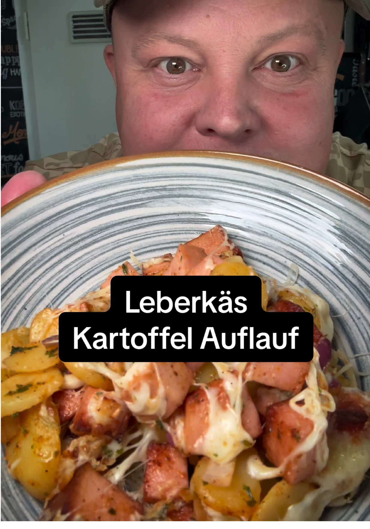 TikTok post by @air_frying_kowa for COSORI. Caption reads: [...] frittiert habe ich mit der @COSORI 🧡 Turbo....