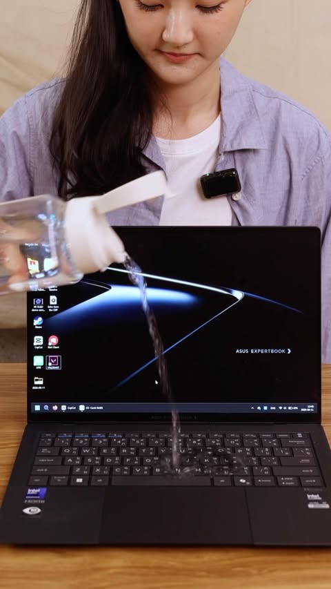 Instagram post by @cookpavadee for ASUS. Caption reads: Review หลังลองใช้งาน ASUS ExpertBook Ultra ตัวใหม่....