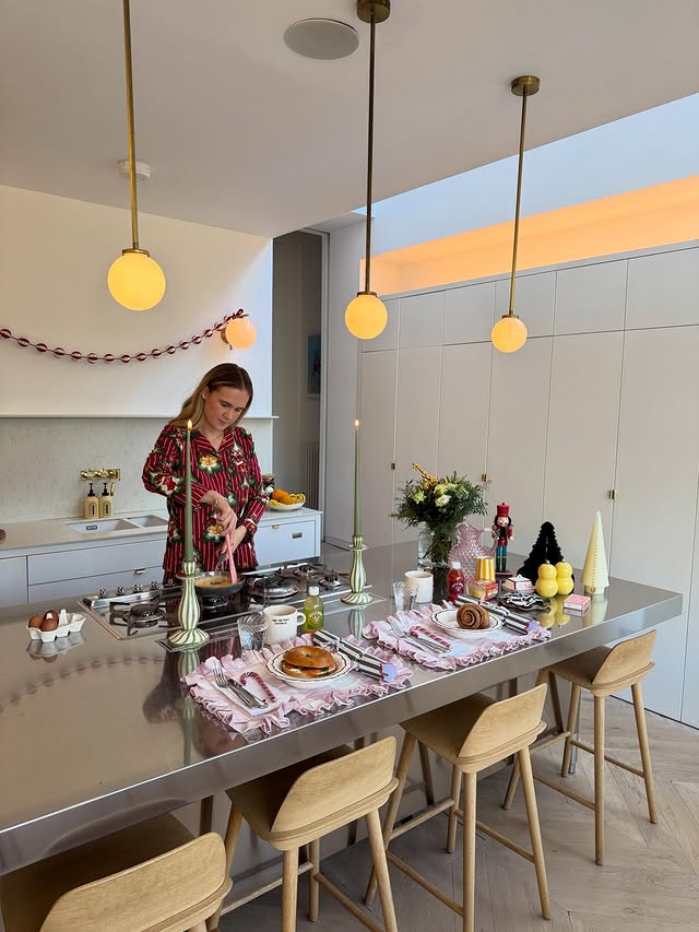 Instagram post by @matildabeaa for Chelsea Peers. Caption reads: [...] 🎄
2. fresh pastries!
3. matching....