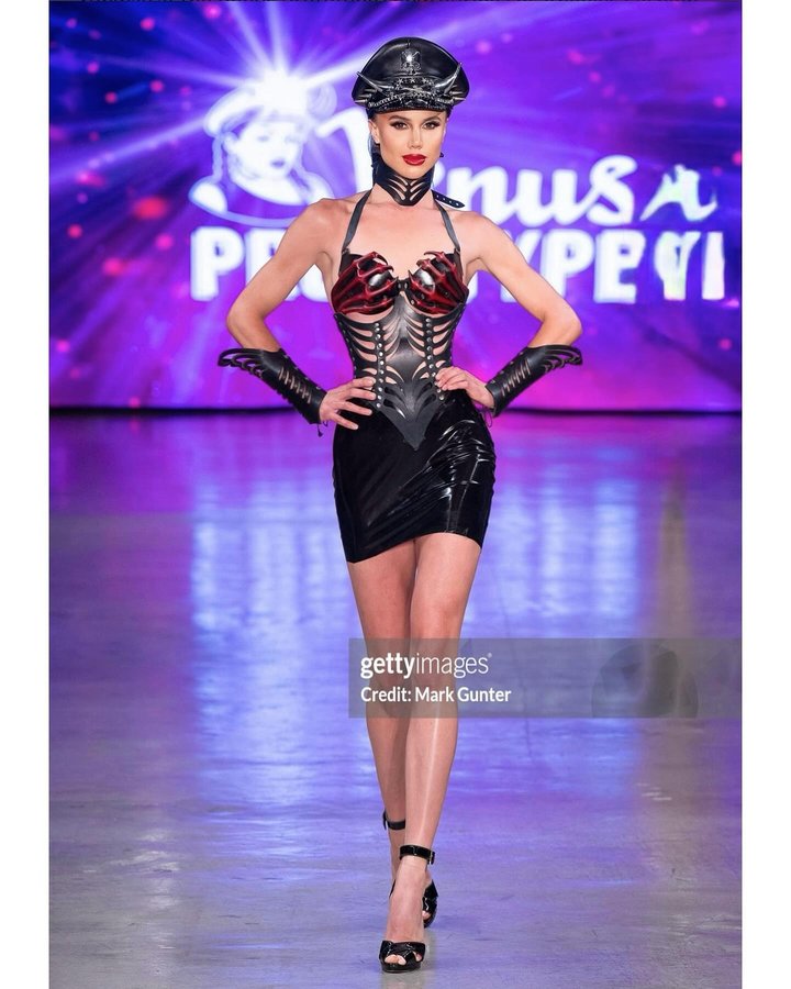 Instagram post by @_eleli_ for Getty Images. Caption reads: Welcome to my dark side with @xvenusprototypex....