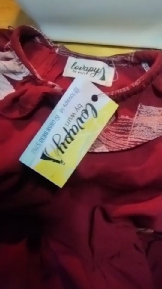 Instagram post by @lovapywuri for kumparan. Caption reads: [...] dan bertambah UMKM yang kita jalani....